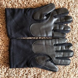 Winter hand gloves in black (dark navy blueish)
